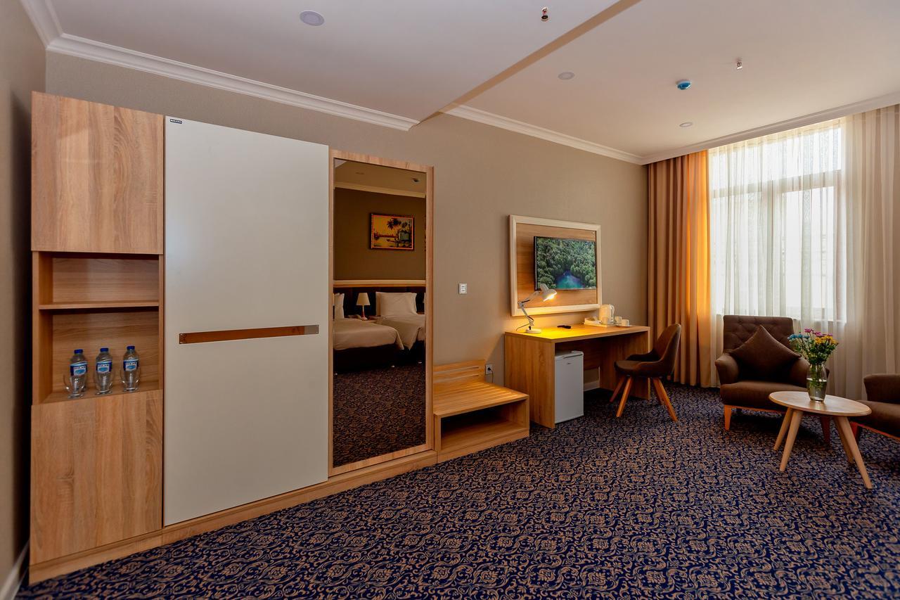 Metro City Hotel Baku Exterior photo